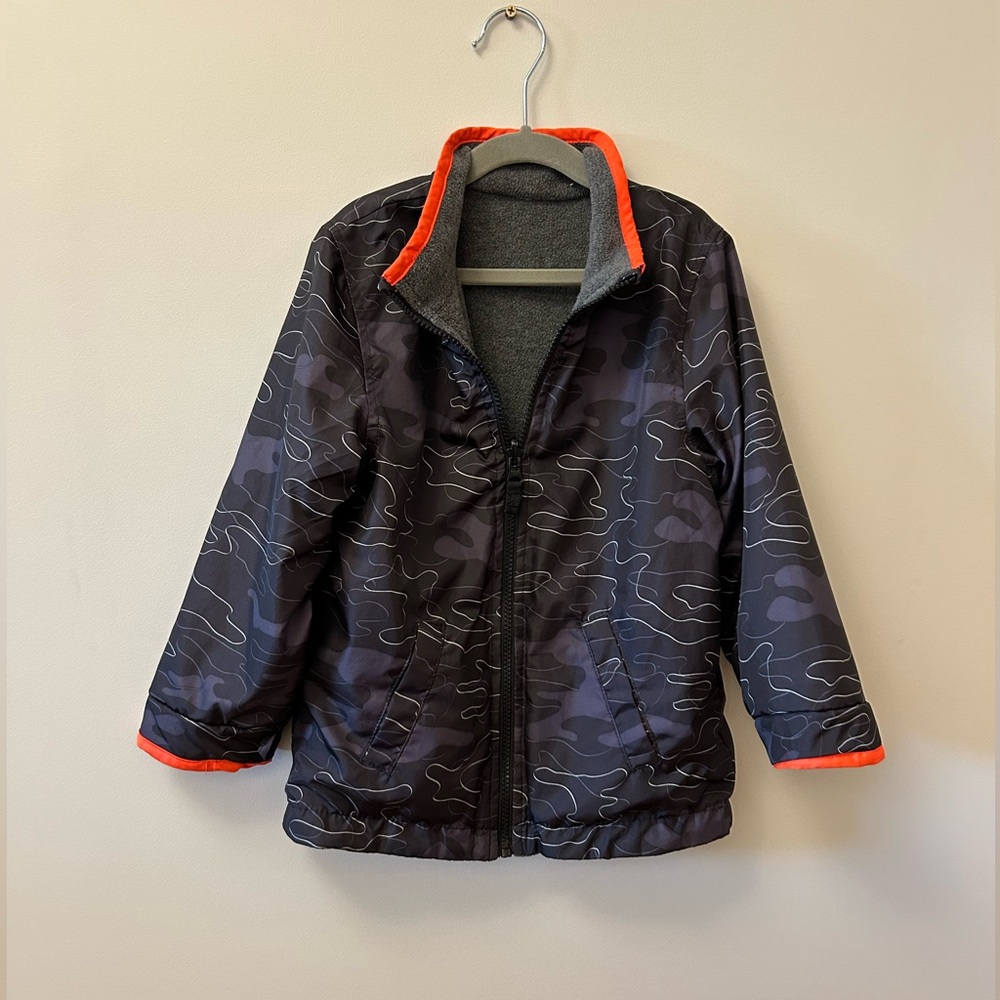 OshKosh B'gosh Reversible Black Camo & Gray Fleece Jacket. Boy’s Size 6